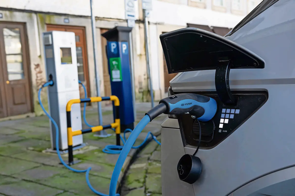 Um dos principais fatores para a queda do ISV é a crescente chegada ao mercado de veículos 100% elétricos