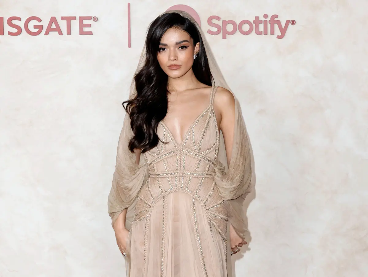 Atriz com descedência colombiana dá vida a "Branca de Neve"