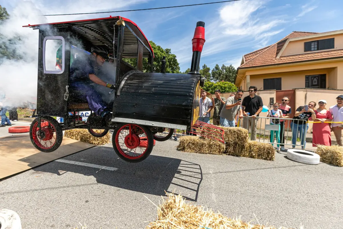 A sexta edição da “Descida Mais Louca da Malápia” arranca às 14.30 horas