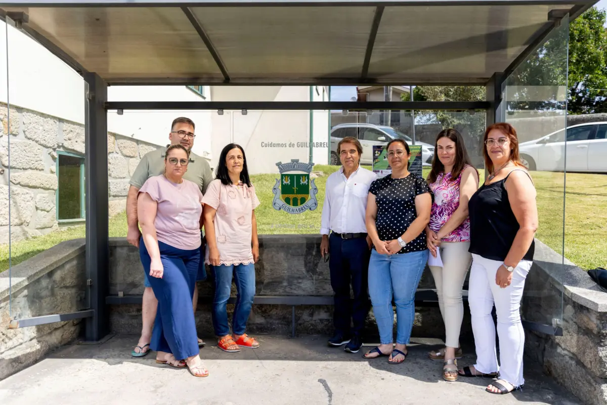 Encarregados de educação estão fartos de esperar por uma solução