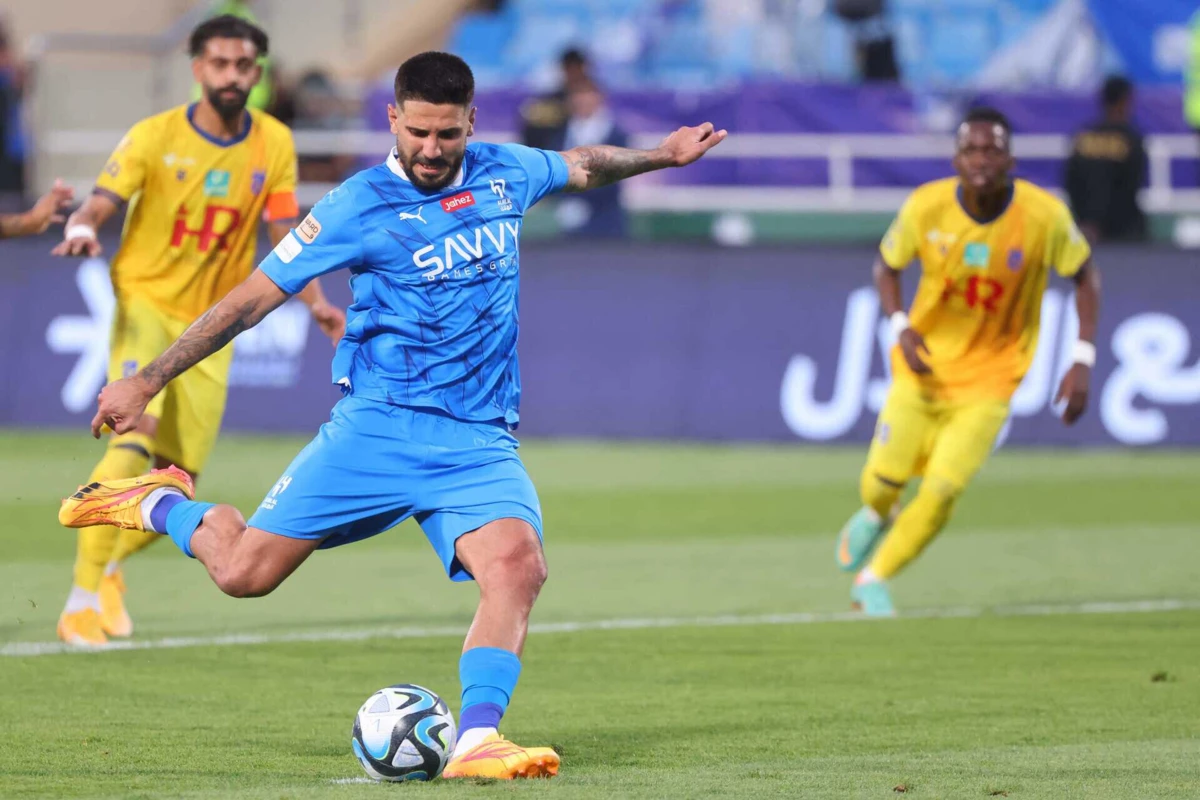 Mitrovic não vacilou da marca dos 11 metros