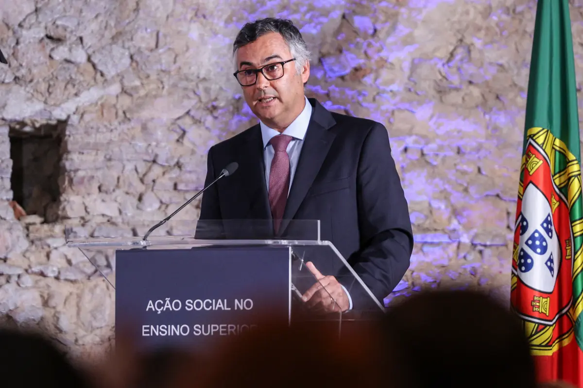 Imagem de contexto do artigo Propinas descongeladas e bolsas reforçadas