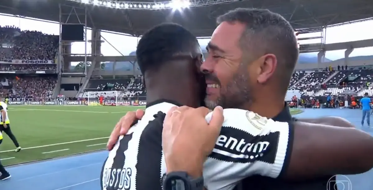 Artur Jorge emocionou-se após conquistar o Brasileirão