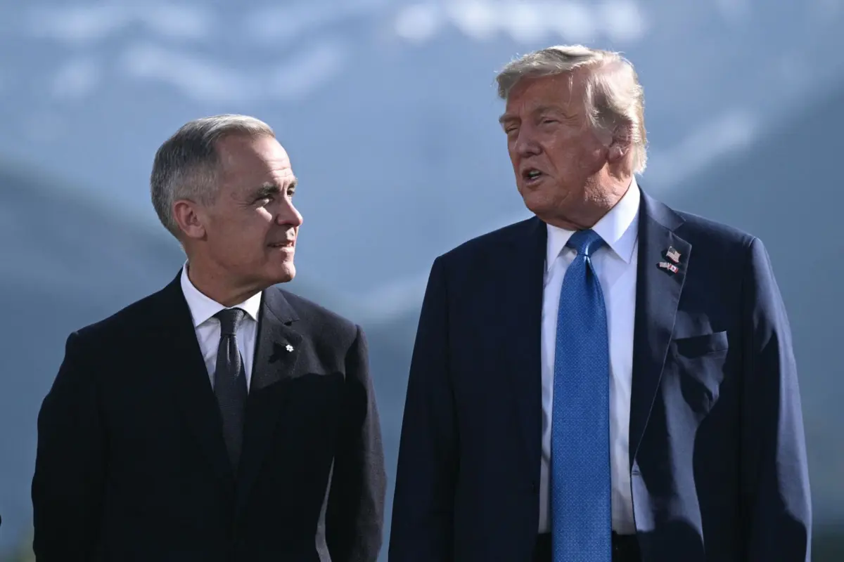 O primeiro-ministro canadiano, Mark Carney, com o presidente dos Estados Unidos, Donald Trump