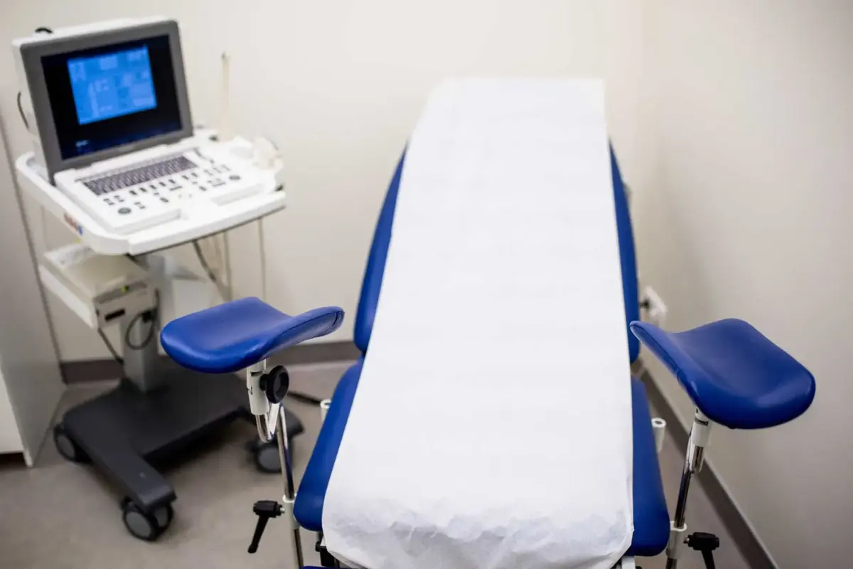 Médico admitiu que utilizou o seu próprio sémen para inseminar mulheres