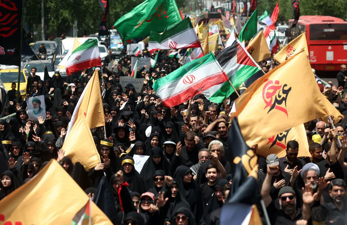 Iranianos numa demonstração em Teerão, a favor do regime