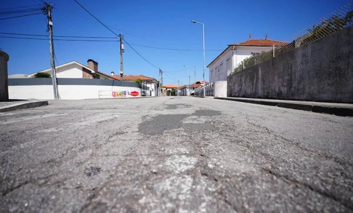 Pavimento está em mau estado