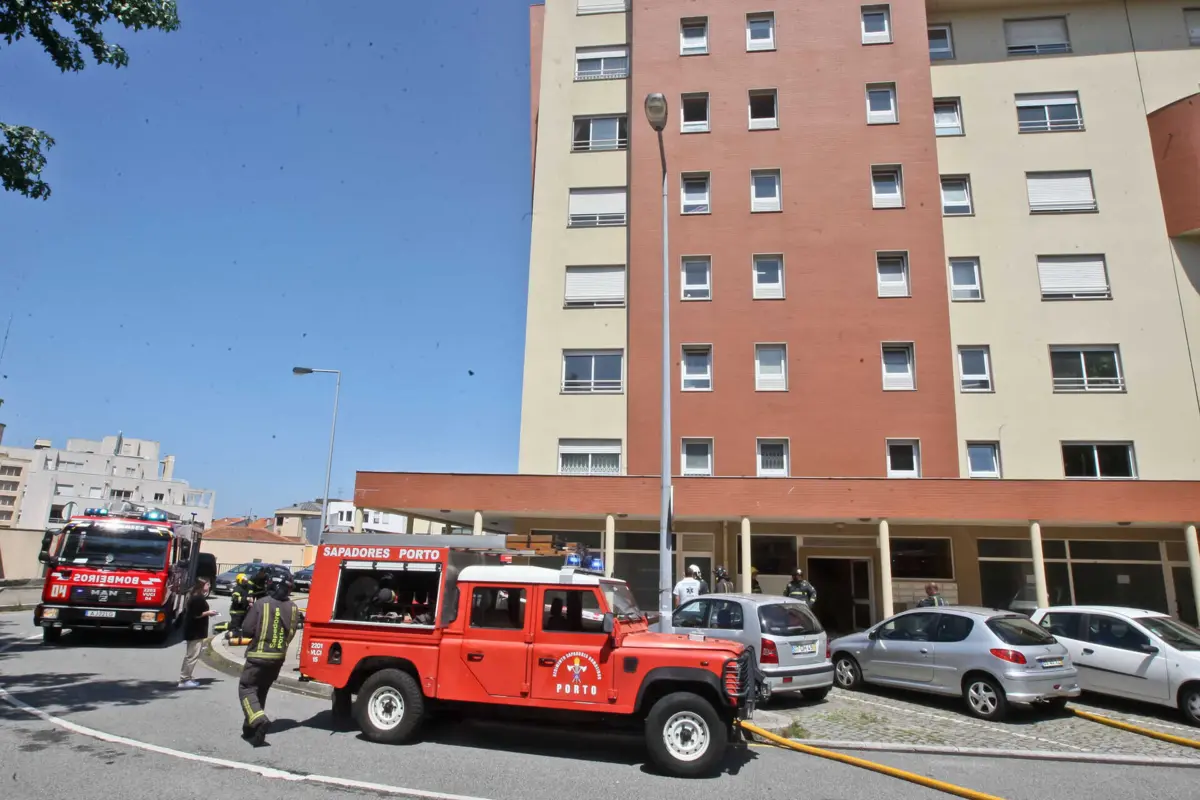 A Rua de Cunha Júnior esteve cortada ao trânsito