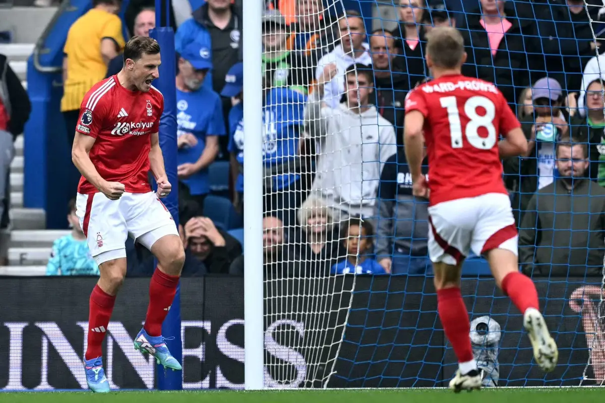 Chris Wood marcou dois dos golos do Forest