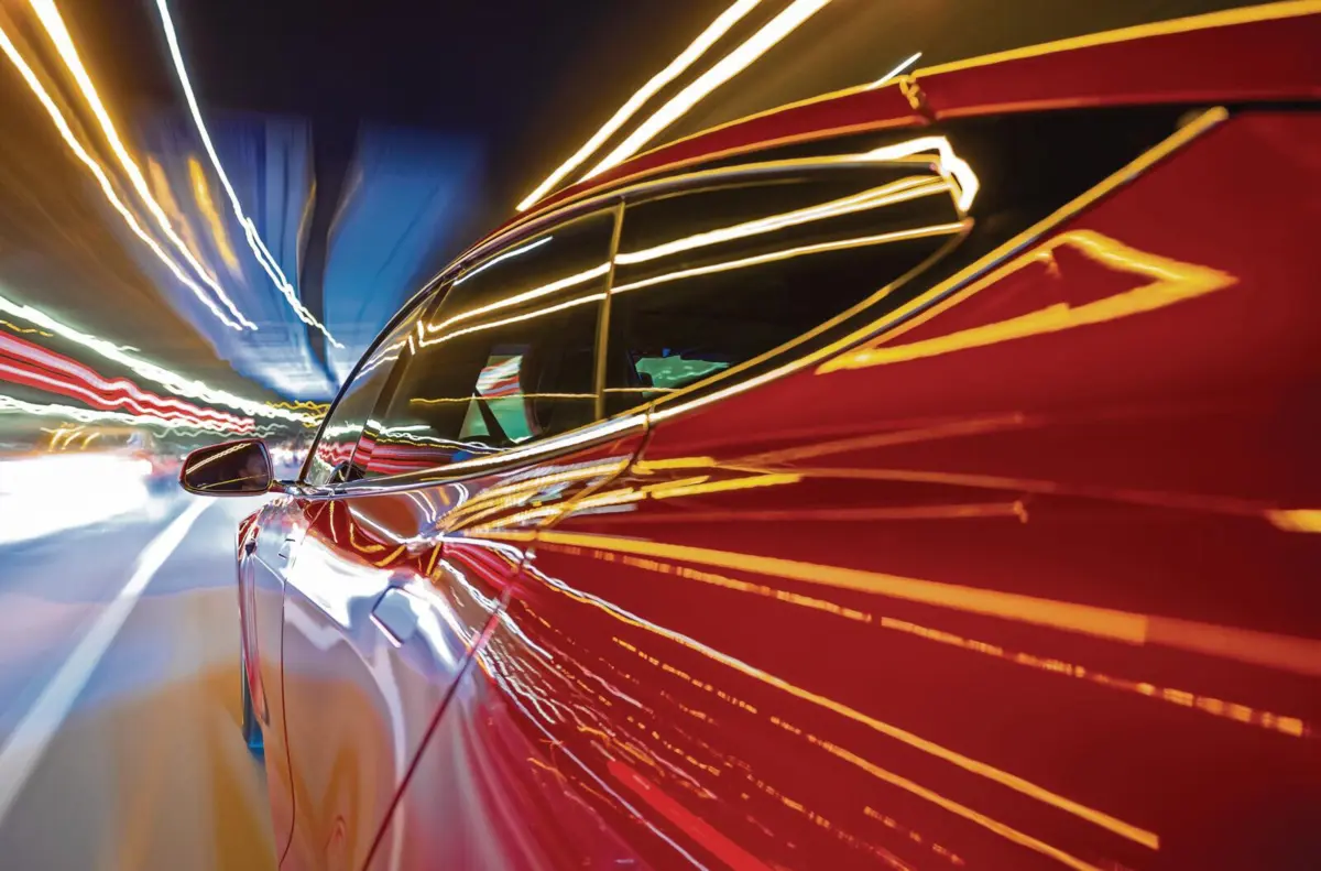 Arguido parou em semáforos e disparou quatro vezes sobre viatura com seis pessoas