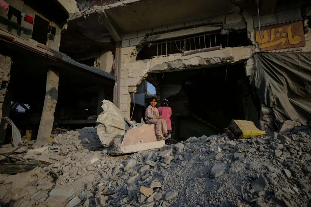 População de Gaza vive entre escombros