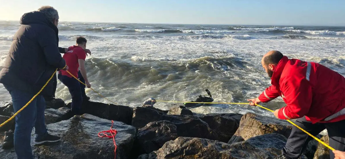 Imagem de contexto do artigo Homem resgatado após mota de água ter sido arrastada pela corrente na barra de Esposende