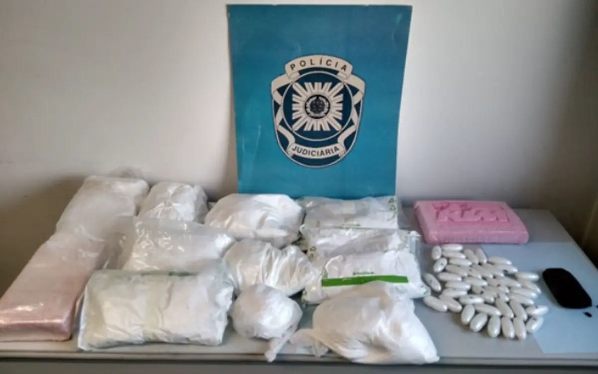 Casal trazia estupefacientes suficientes para milhares de doses de droga