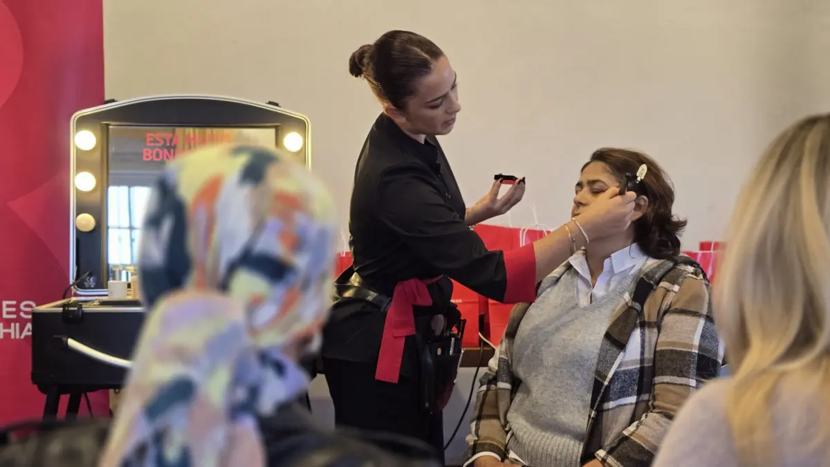 As utentes oncológicas da ULS de Braga aprenderam truques de maquilhagem.