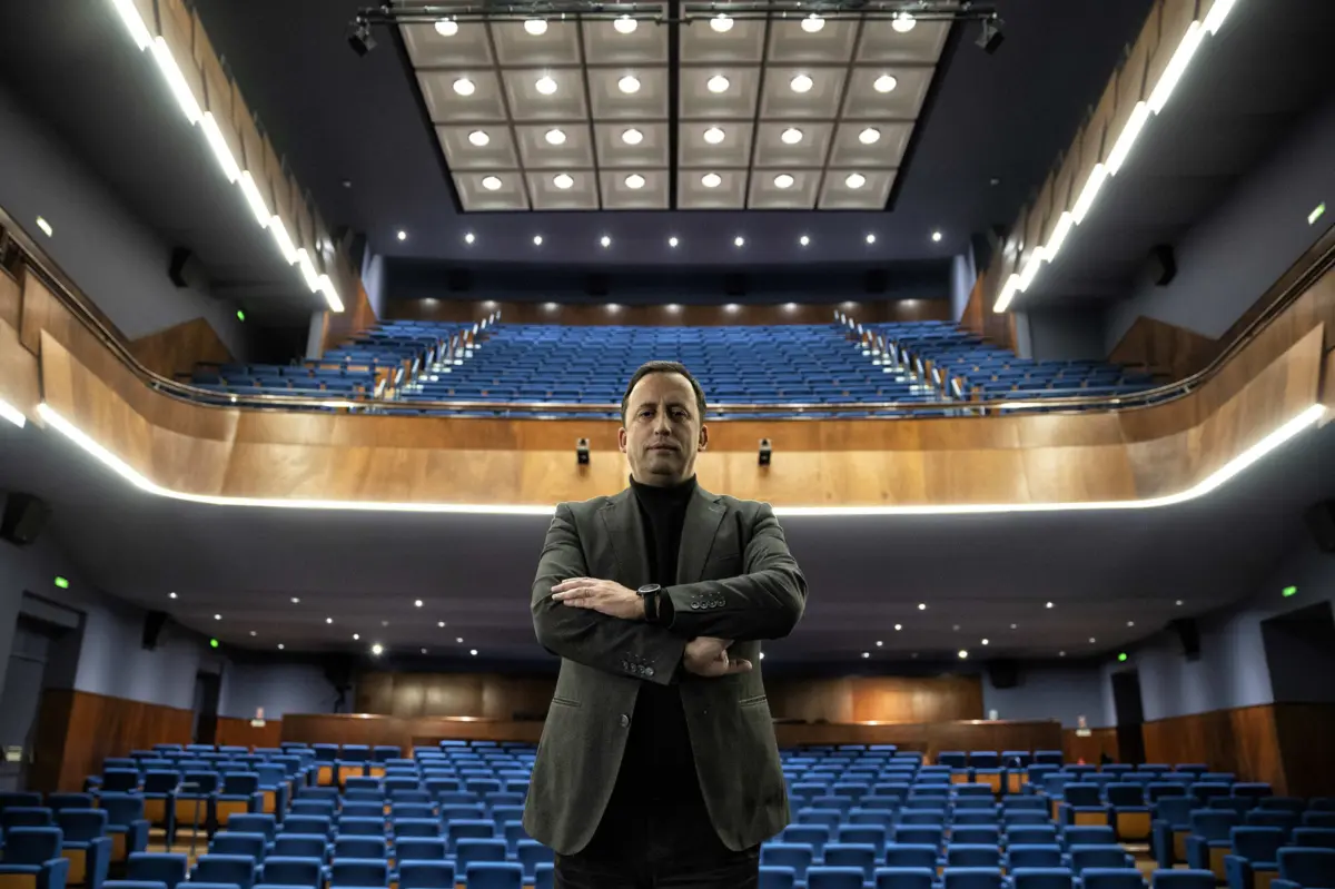 O diretor José Pina realça o equilibra entre tradição e inovação na programação do Aveirense