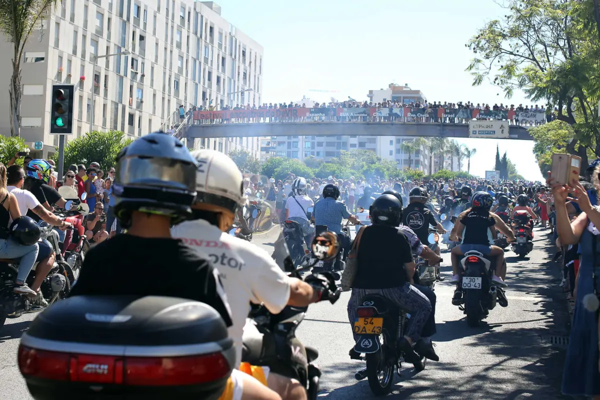 Concentração de motas em Faro junta milhares de pessoas