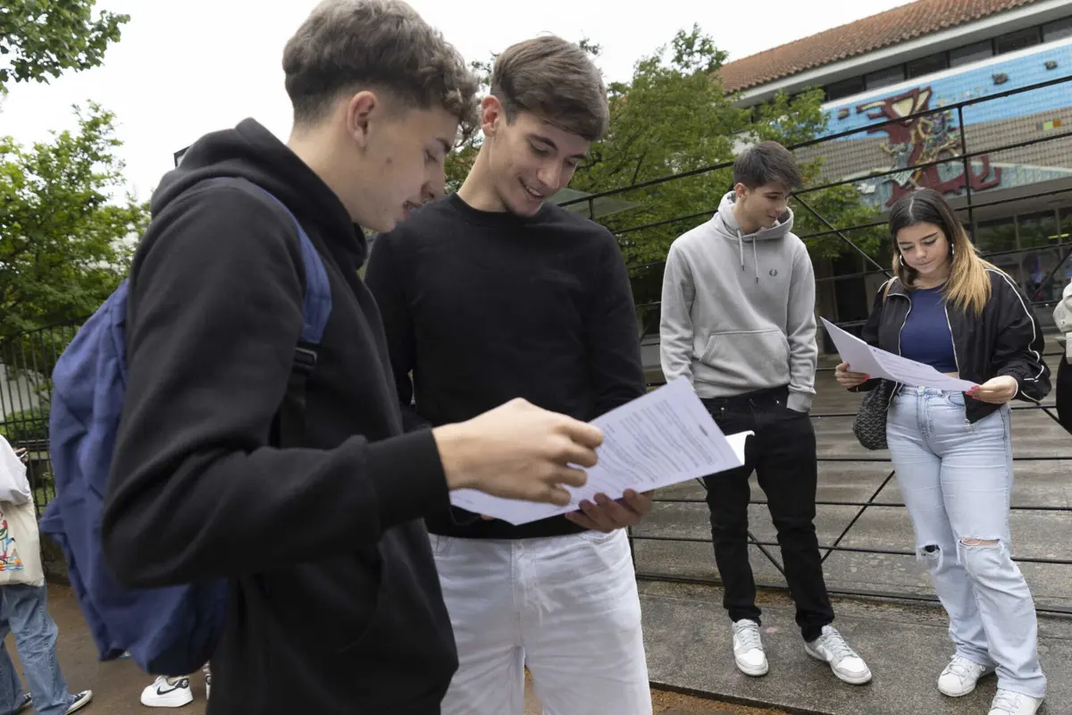 Os alunos do 12.º ano fizeram esta sexta-feira o exame nacional de Português