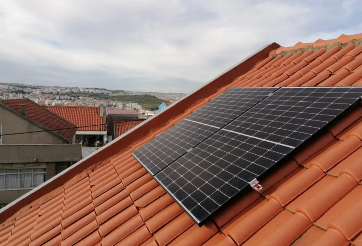 Homem de Barcelos começa a ser juçgado por burla com instalação de equipamentos, como painés solares, que nunca concretizou