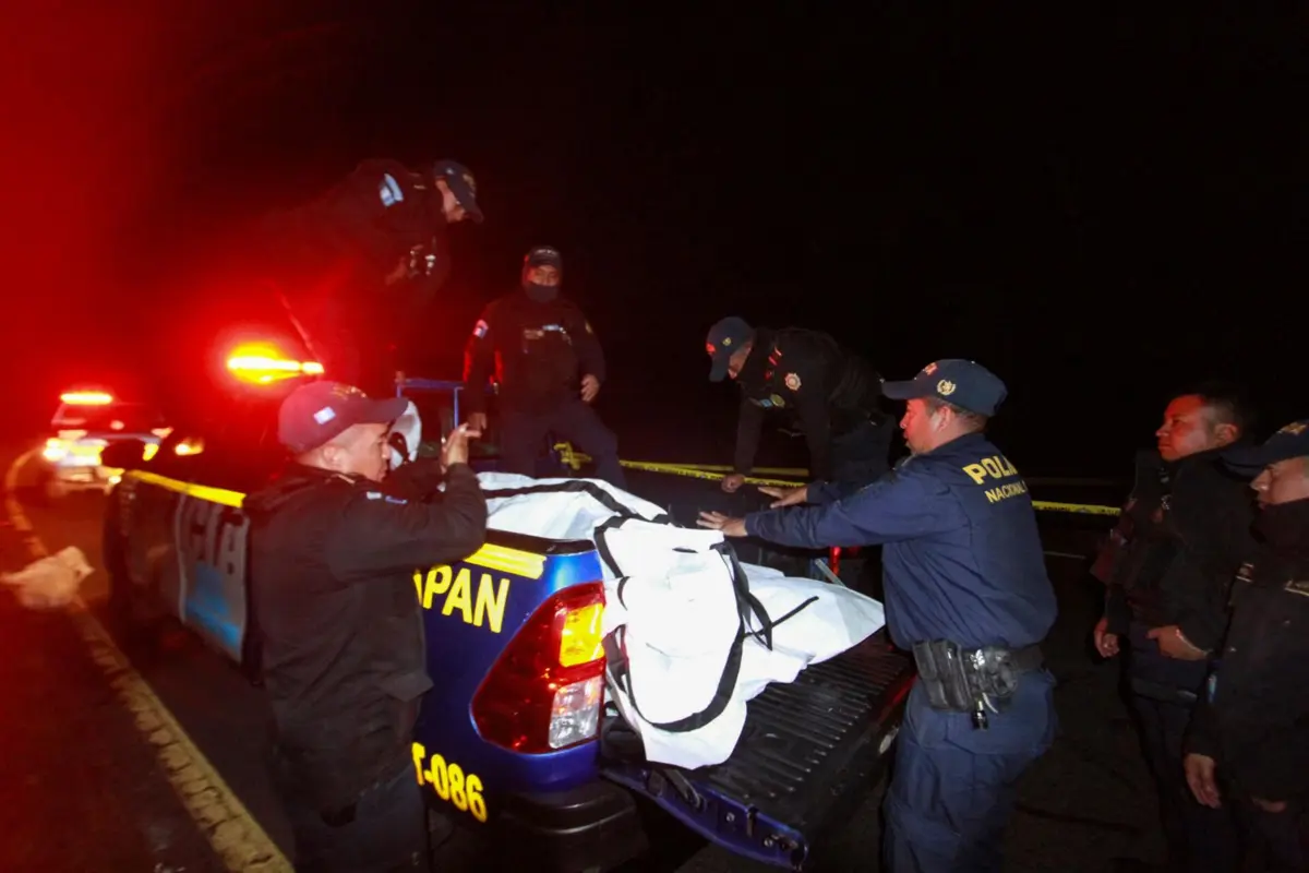 Pelo menos 15 pessoas morreram e 20 ficaram feridas