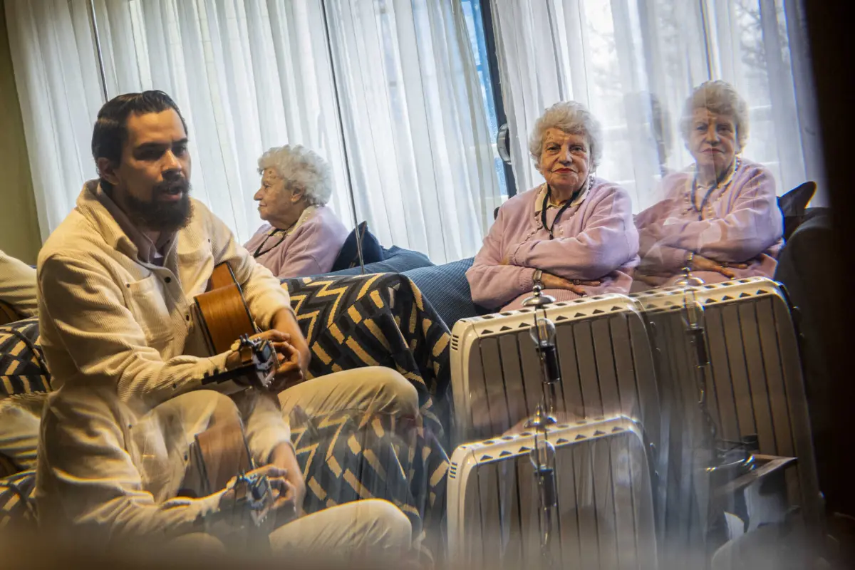 Há um plano que leva amor e carinho aos idosos do Porto