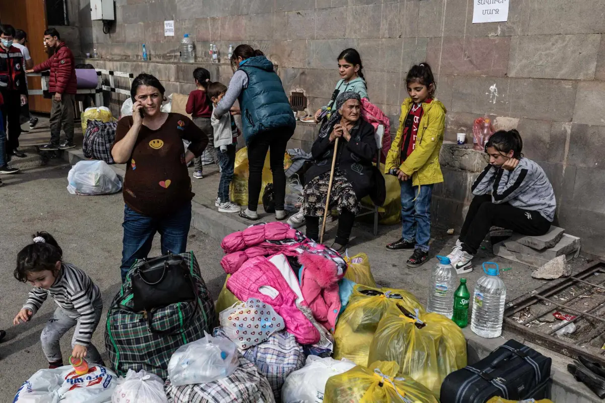 Mais de 100 mil pessoas de origem arménia que moravam nesta região deixaram o enclave em direção à Arménia