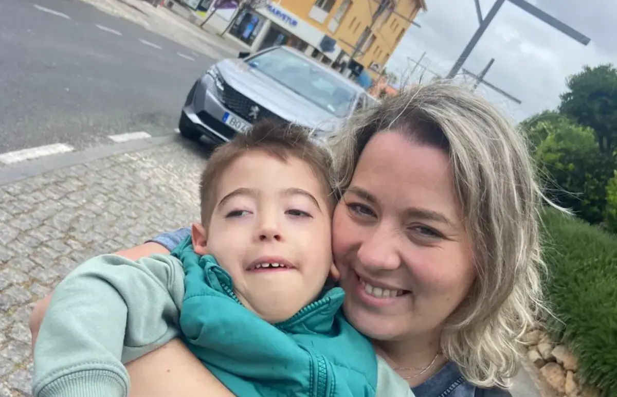 Mãe acompanha Simão nos tratamentos