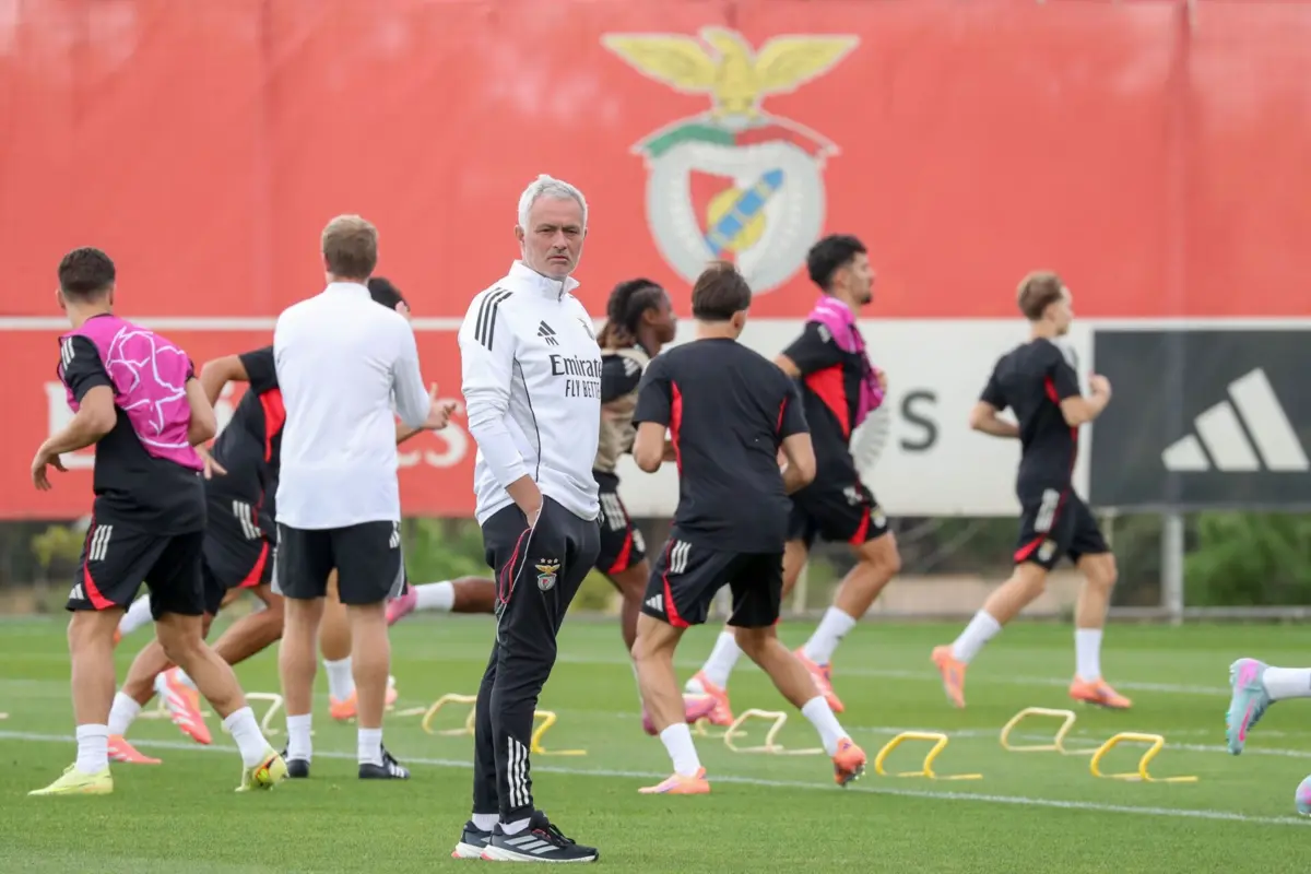 José Mourinho rejeita caráter decisivo do jogo com os "magpies"