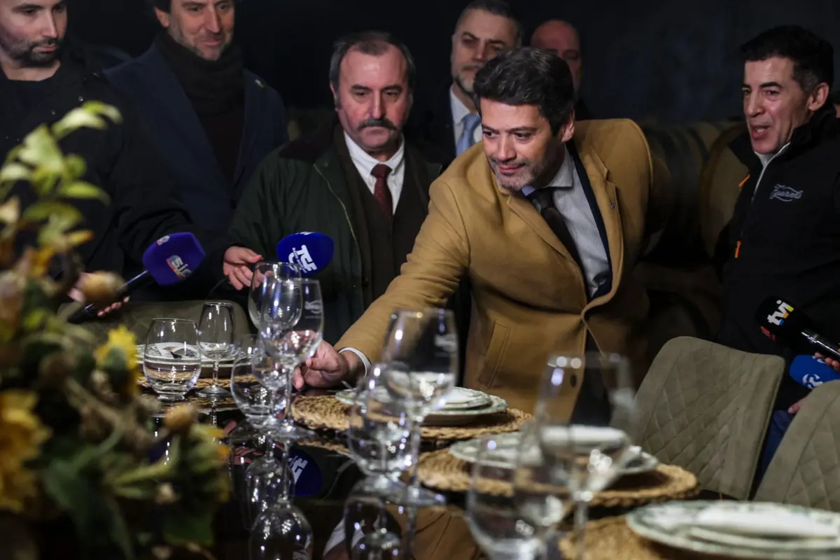 Imagem de contexto do artigo Ventura recusa-se a apelar ao voto e Seguro acusa-o de querer "mudar de regime"