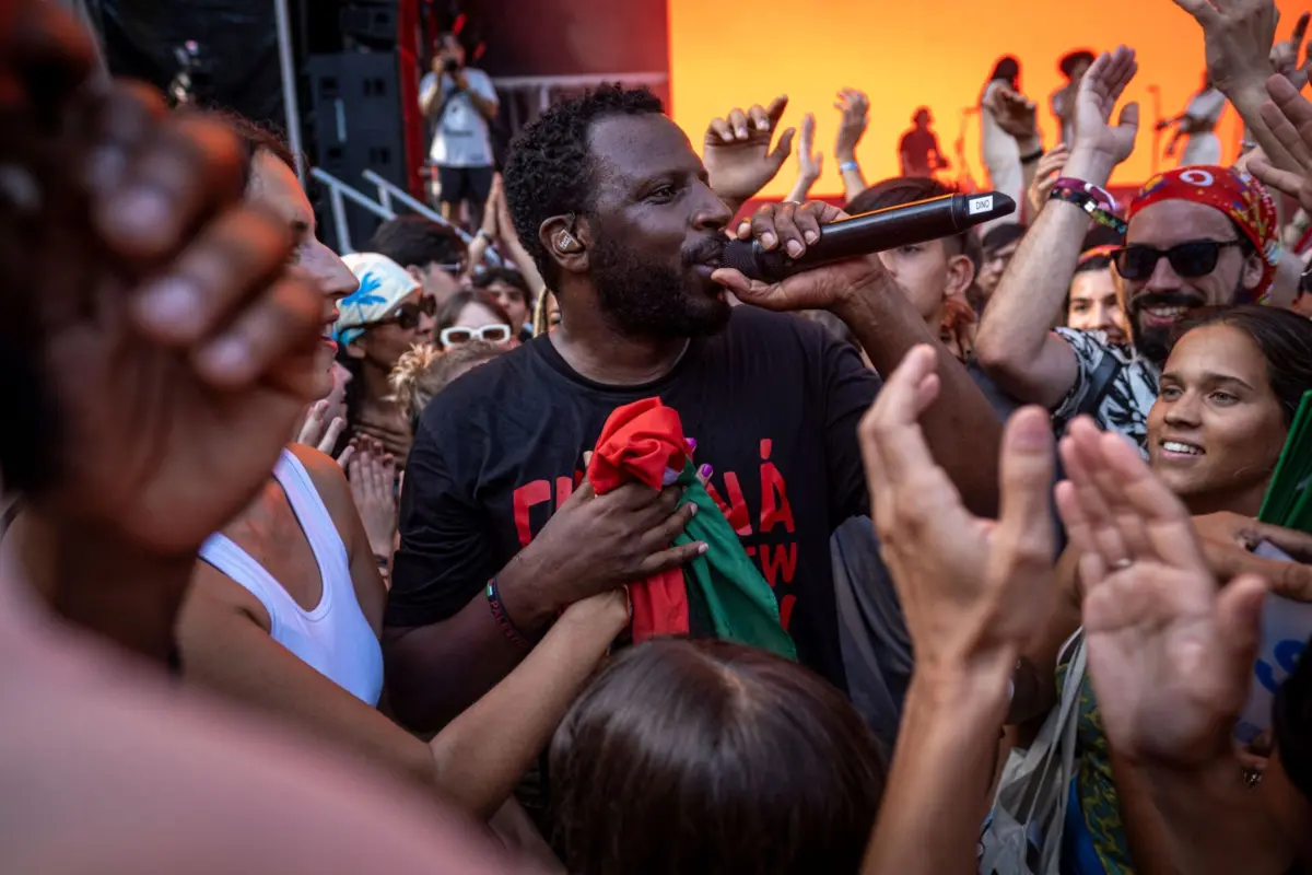 Dino D'Santiago, no festival Paredes de Coura de 2025: "Nunca deixei de sonhar como um português, sei quais são as minhas raízes"