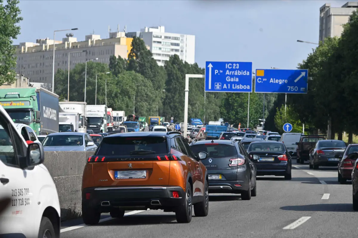 Subida do IUC não pode servir para compensar descontos nas portagens