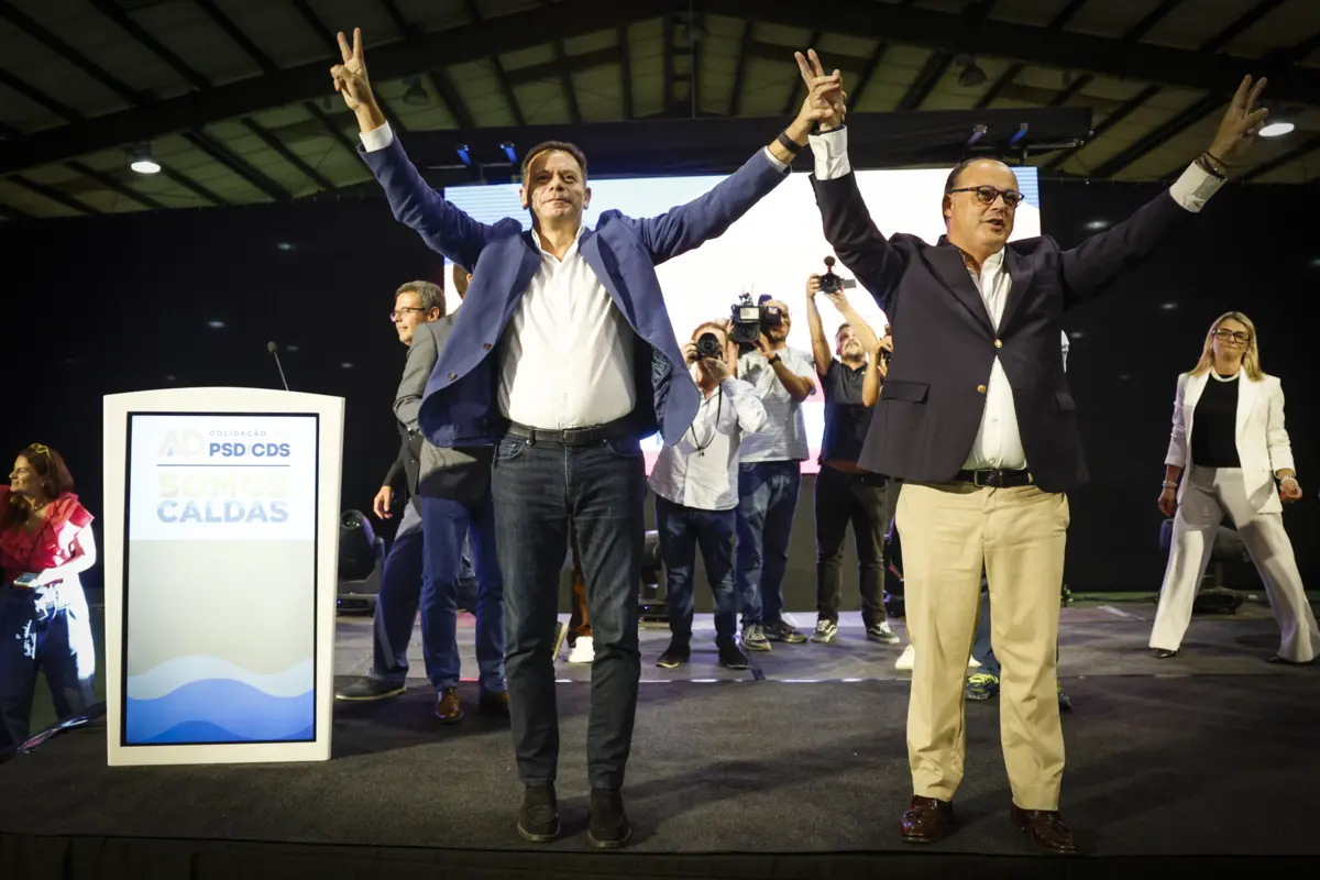 Luís Montenegro (esquerda) e Hugo Oliveira (direita)