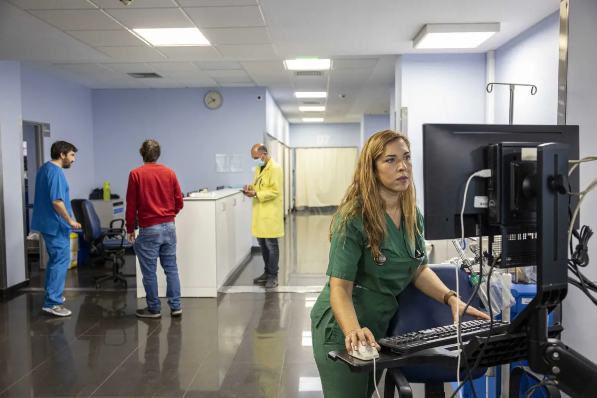 Imagem de contexto do artigo Governo admite redução progressiva de trabalho nas urgências