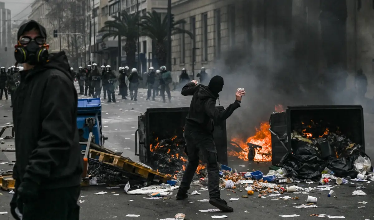 Imagem de contexto do artigo Pelo menos 99 detidos e 50 feridos em protestos contra o Governo na Grécia