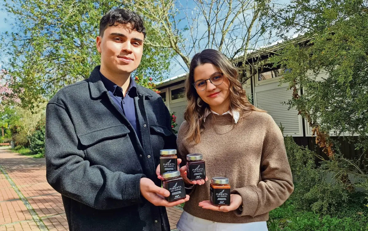 Gustavo e Evellin, estudantes de mestrado na UTAD, criaram seis compotas diferentes