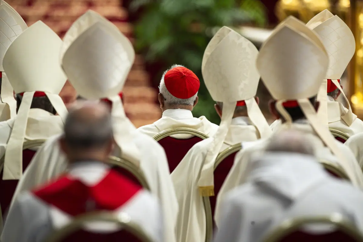 Conclave para eleger sucessor de Francisco arranca a 7 de maio