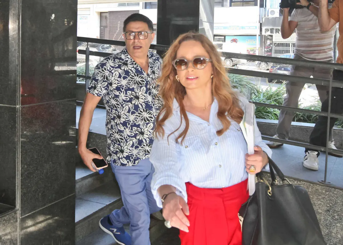 Vítor Catão ao lado da sua advogada no DIAP