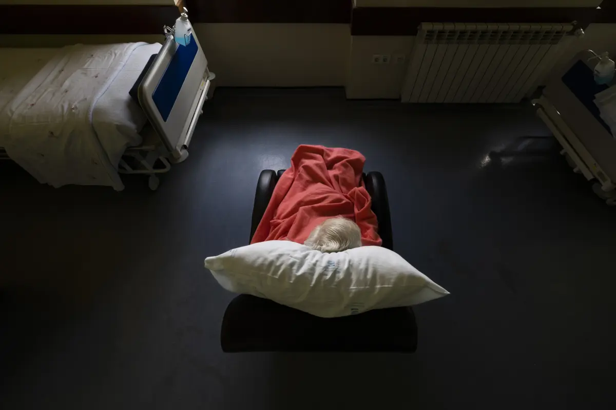 O C. auris é "frequentemente resistente a medicamentos antifúngicos e pode causar infeções graves em doentes críticos", sendo o seu controlo bastante difícil