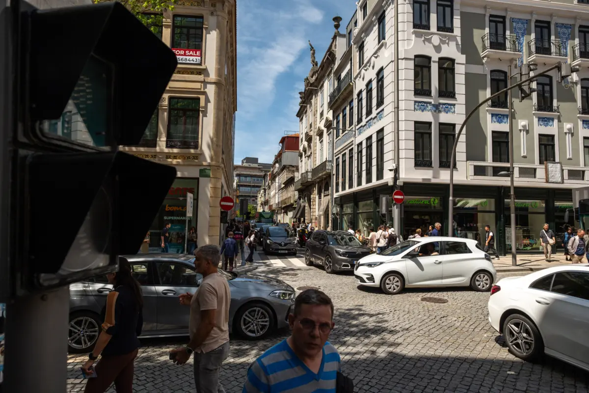 O apagão de cerca de dez horas paralisou o país na segunda-feira e os danos ainda estão a ser contabilizados