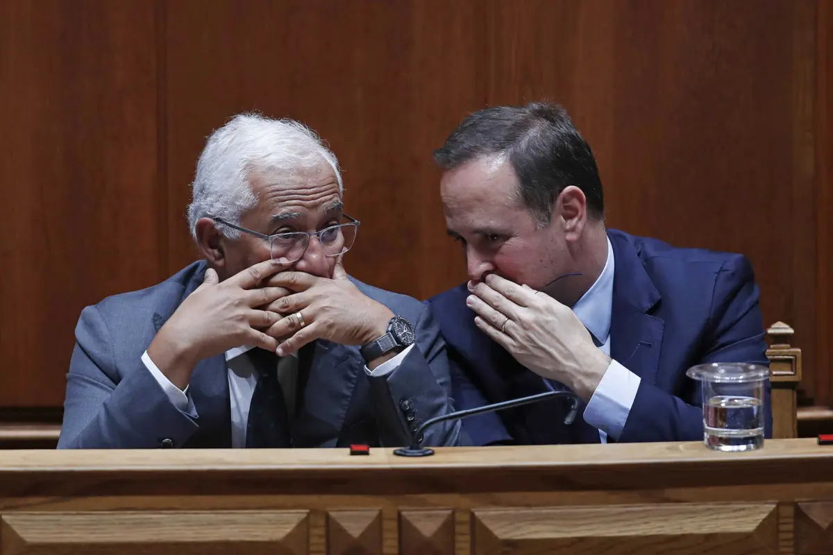 Imagem de contexto do artigo PS estacionado, PSD a derrapar, Chega a acelerar