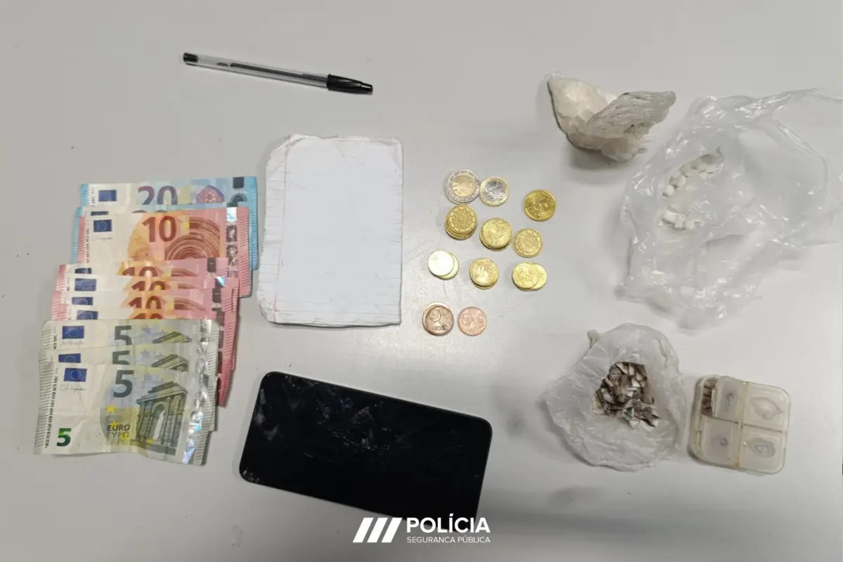 Polícia apreendeu droga, dinheiro e um bloco com anotações de vendas