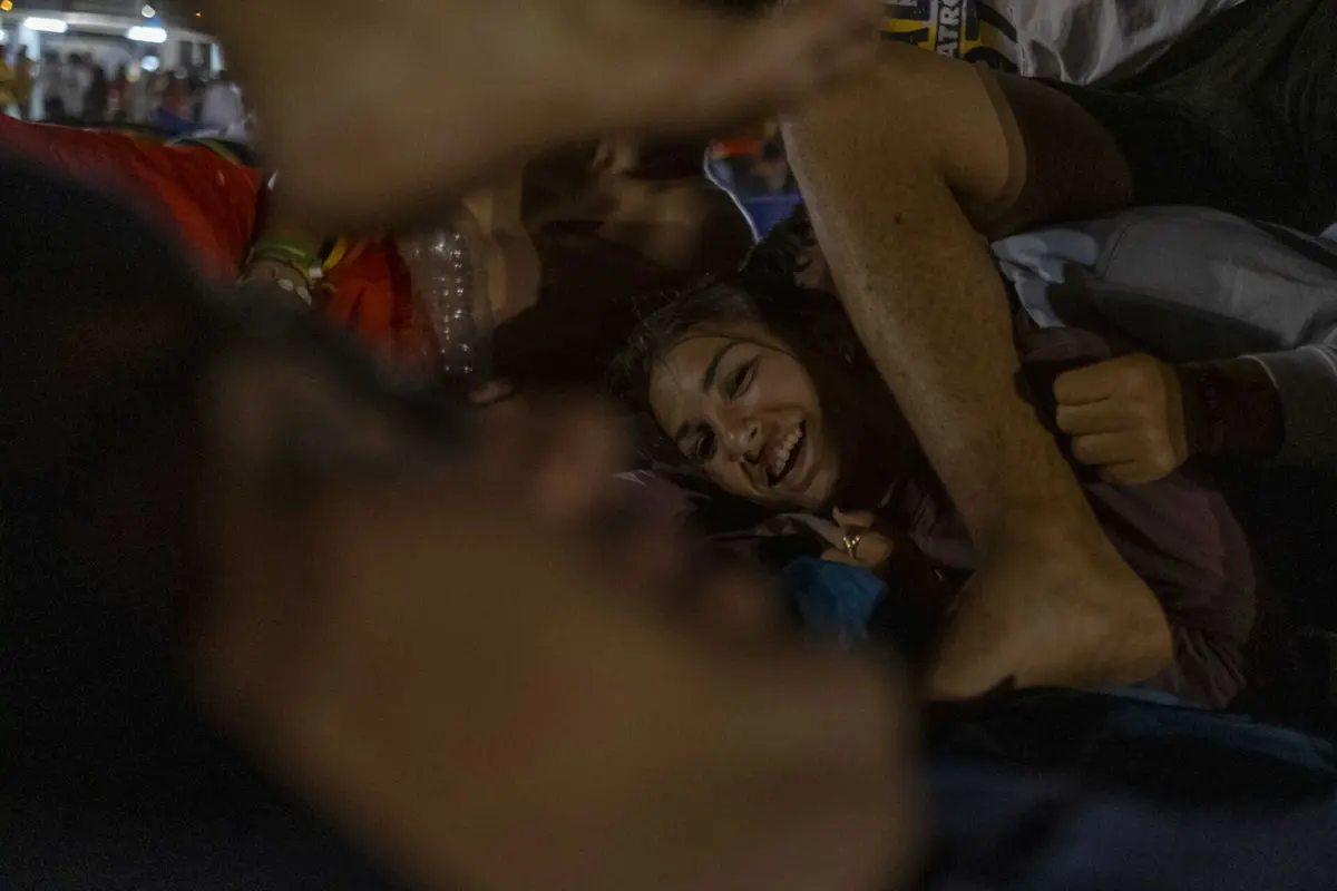 Imagem de contexto do artigo Colchonetes e sacos-cama junto ao rio: não é Paredes de Coura, foi a última noite da JMJ