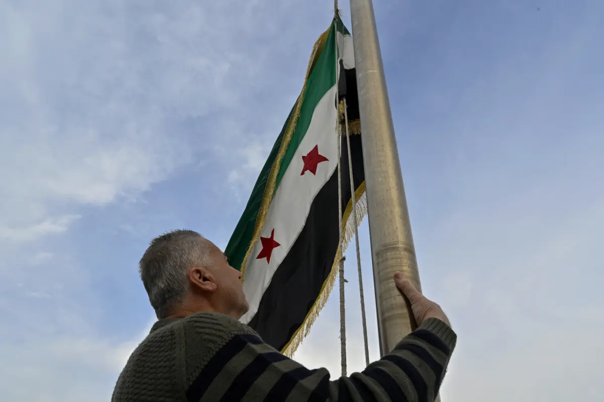 Assad fugiu depois de Moscovo ter recusado pedido para criar mini-estado