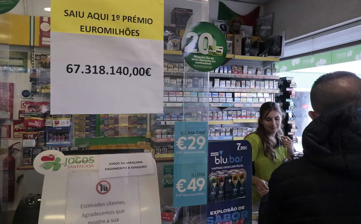 Prémio é o motivo de todas as conversas no posto de abastecimento