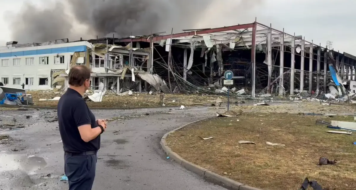 Imagem de contexto do artigo "Não estou feliz". Trump desagradado com ataque russo que atingiu fábrica norte-americana