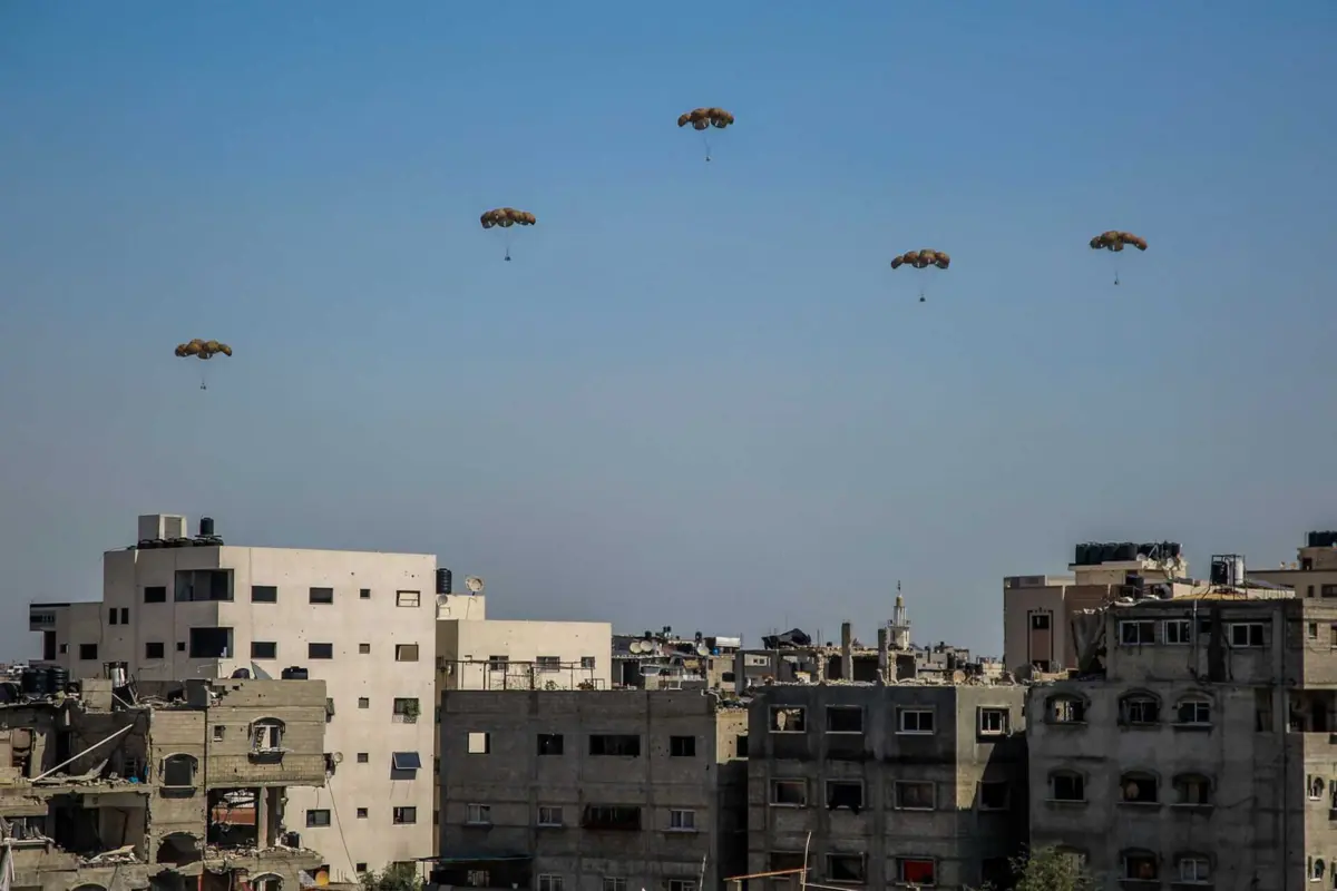 Jordânia e dos EUA efetuaram novo lançamento aéreo de ajuda humanitária