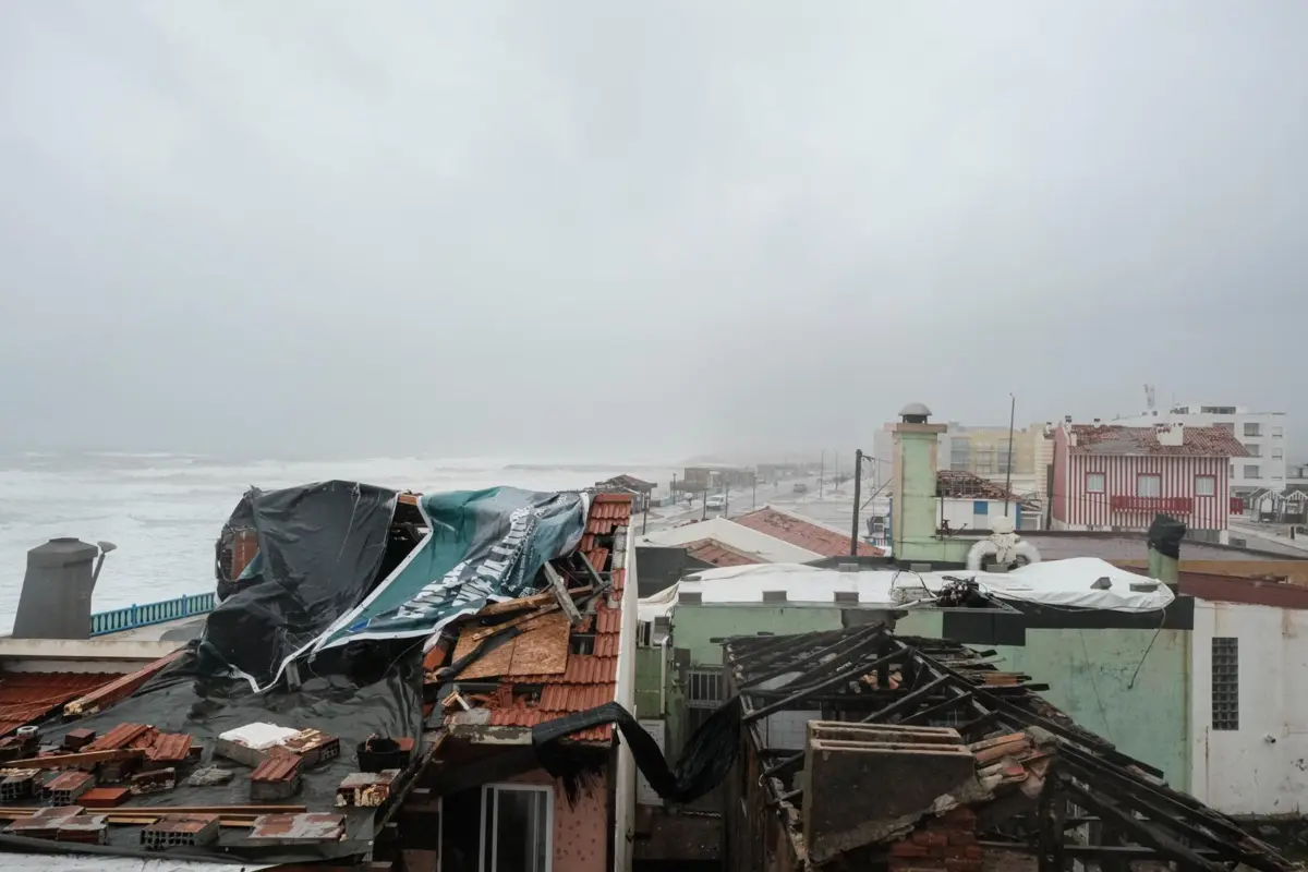 Tempestade Kristin deixou muitas habitações destruídas na região Centro