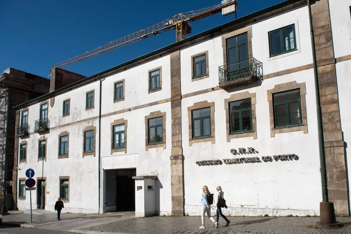 Militar, a prestar serviço no Comando Territorial do Porto da GNR, diz que castigo aplicado é "ilegal" e "desproporcional"