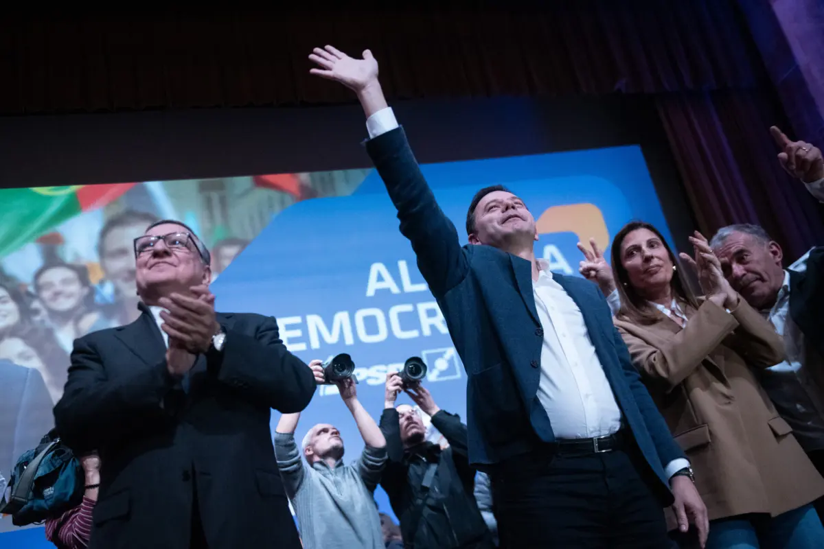 Durão Barroso foi dar uma ajuda à AD e contestar extremismos na política ambiental