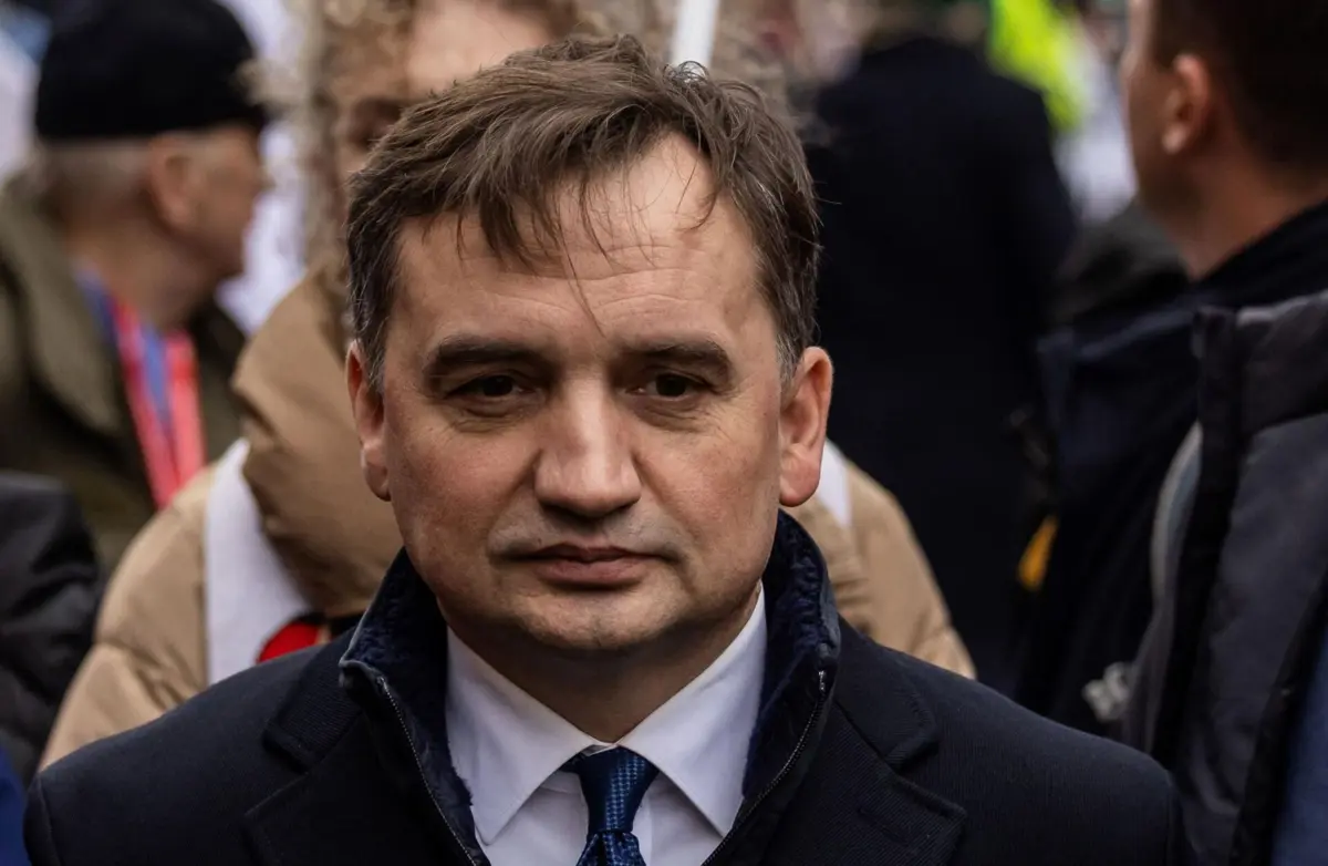 Ex-ministro da Justiça de Varsóvia, Zbigniew Ziobro, poderá ser condenado a até 25 anos de prisão.