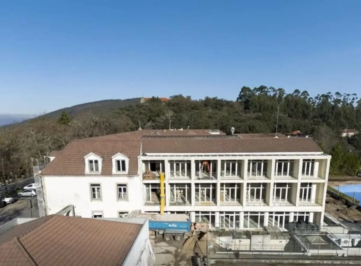 As obras do Hotel da Falperra estão a decorrer em bom ritmo